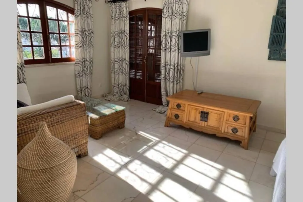 4 Bedroom Detached Private Villa With Swimming Pool And Mature Garden Vilamoura
