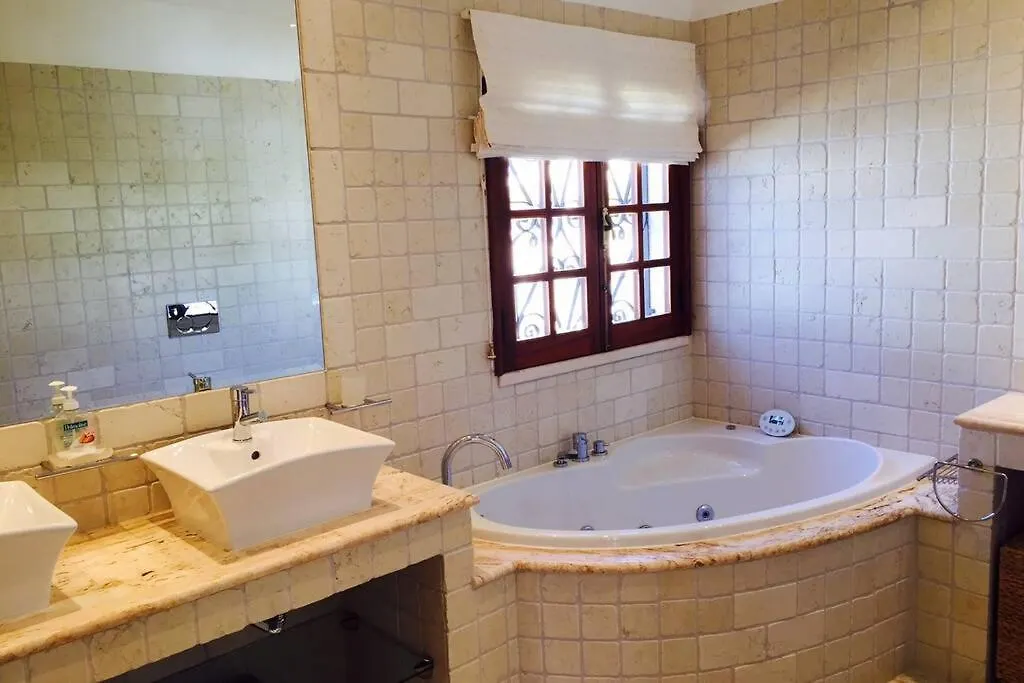 4 Bedroom Detached Private Villa With Swimming Pool And Mature Garden Vilamoura